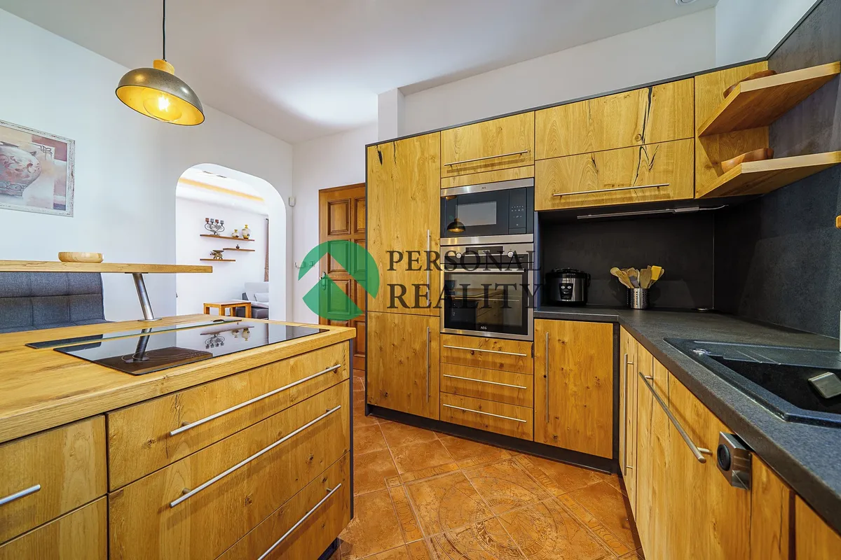 Prodej rodinného domu 616 m², pozemek 439 m²